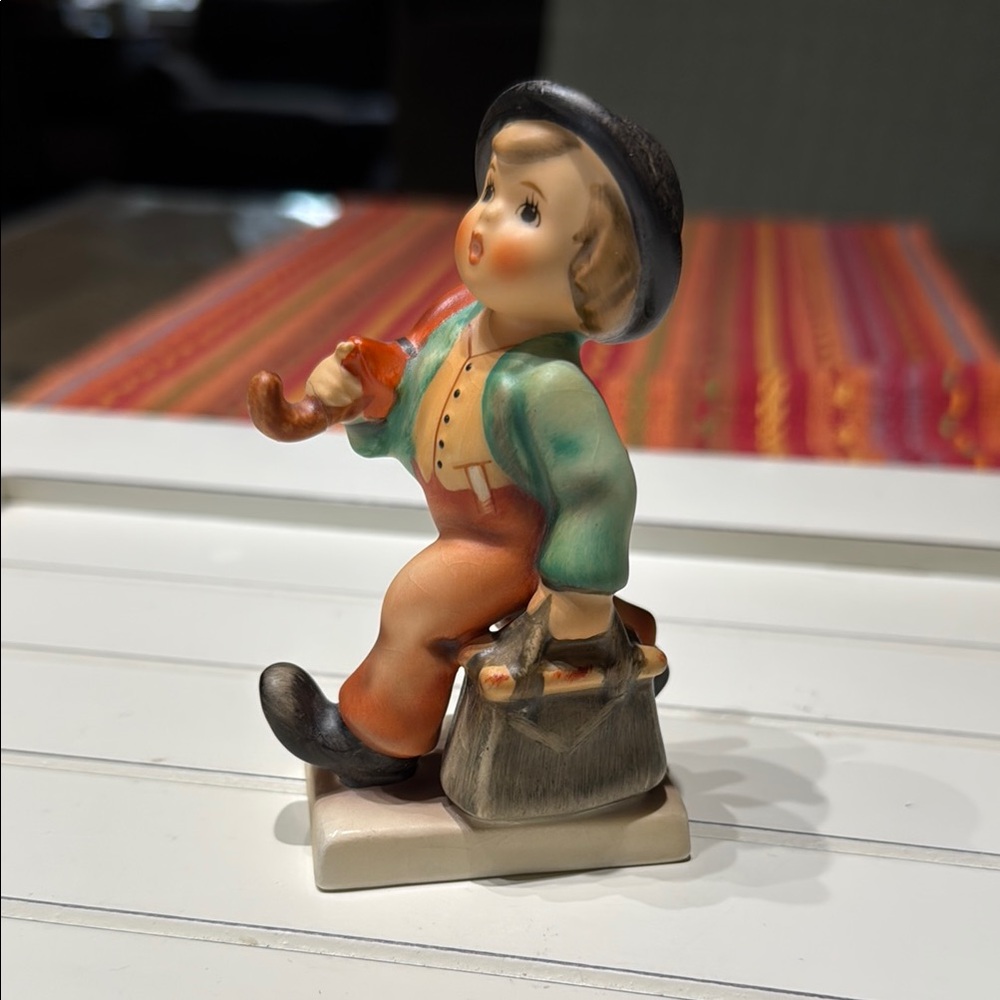 Vintage Goebel M.I. Hummel Figurine "Merry Wanderer" HUM 11 /0 TMK-6 signed 81